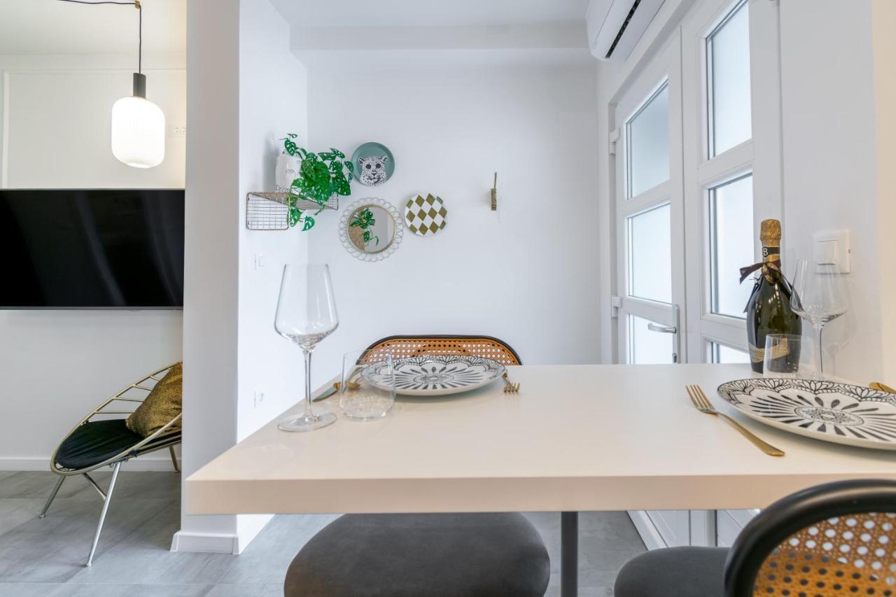 Studio Apartment Smile, Near Beach & Center, Free Parking, Balcony Makarska Exterior foto